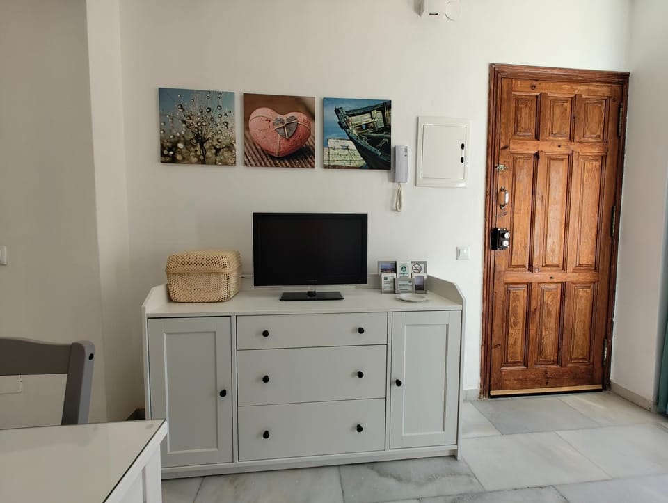 TV and multimedia, Living room, Seating area, internet