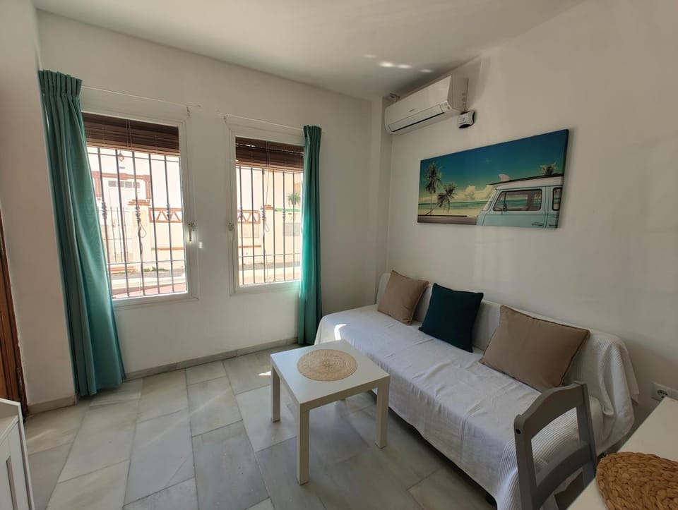Living room, Seating area, air conditioner
