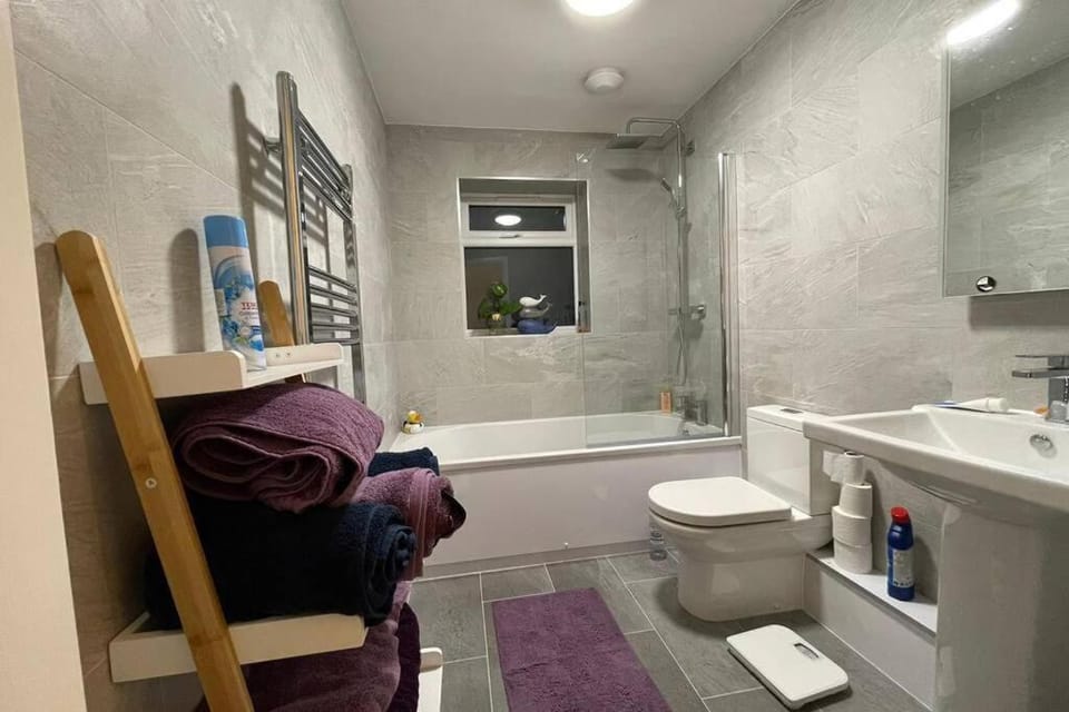 Luxury Modern 2Bed Seafront Apartment in Rhos on Sea House in Wales