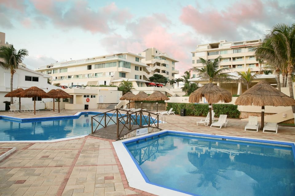 Brisas Shores Penthouse Beachfront, Ocean View Terrace Cancun Hotel Zone, 2 bedrooms Apartment in Cancun