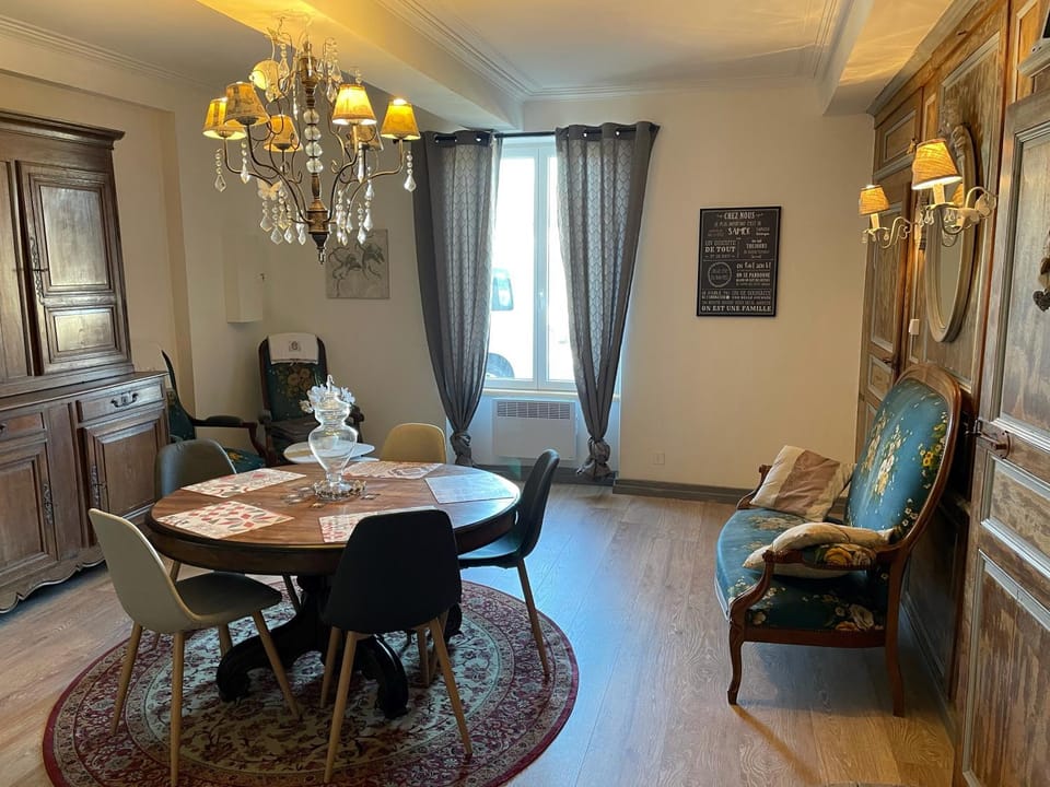 Living room, Seating area, Dining area