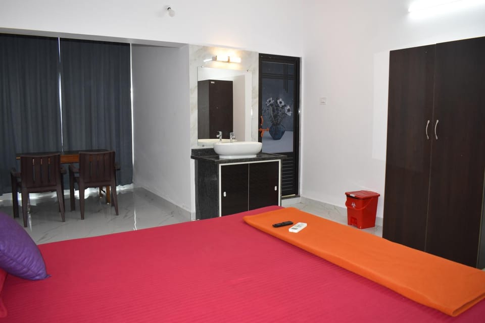 Photo of the whole room, Bedroom