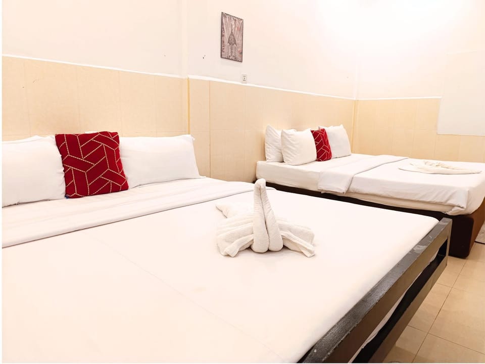 Bed, Photo of the whole room, towels