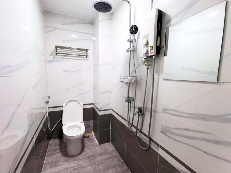 Shower, Toilet, Bathroom