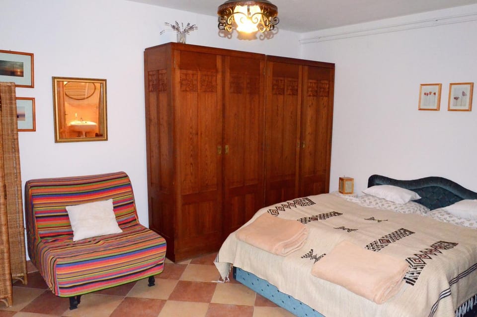 Bed, Photo of the whole room