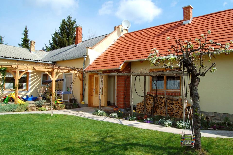 Facade/entrance, Area and facilities