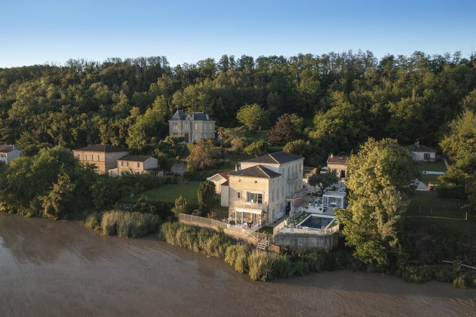 Domaine La Corniche Bed and Breakfast in France