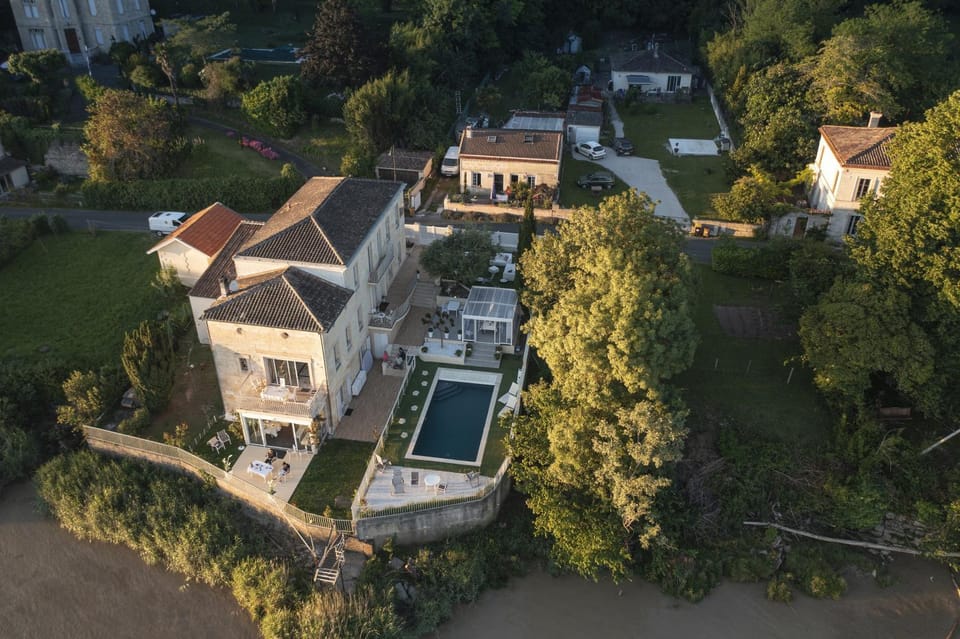 Domaine La Corniche Bed and Breakfast in France