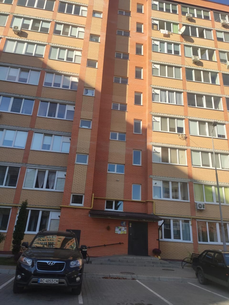 Property building, Neighbourhood, Street view, Location, Parking