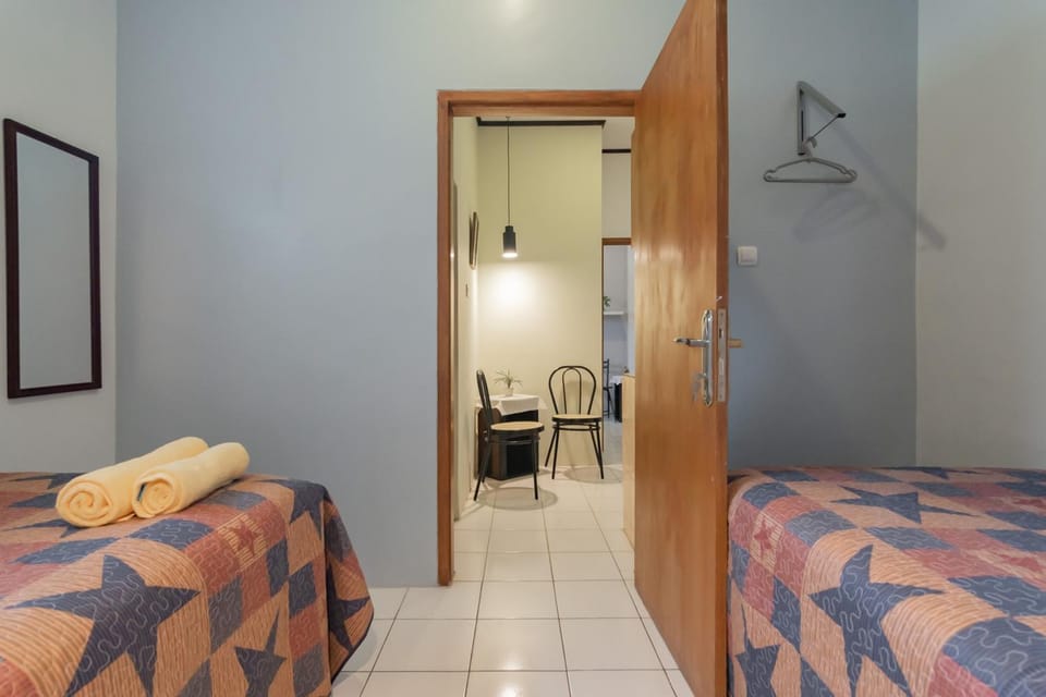 Lembur Kiwari Setra Duta Mitra RedDoorz Hotel in Parongpong