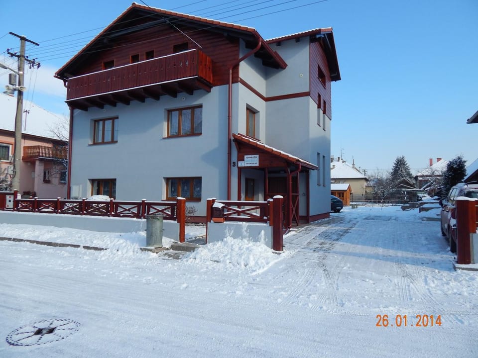 Facade/entrance