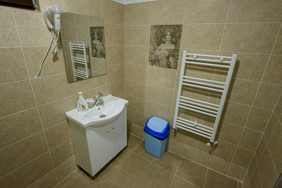 Shower, Bathroom, towels