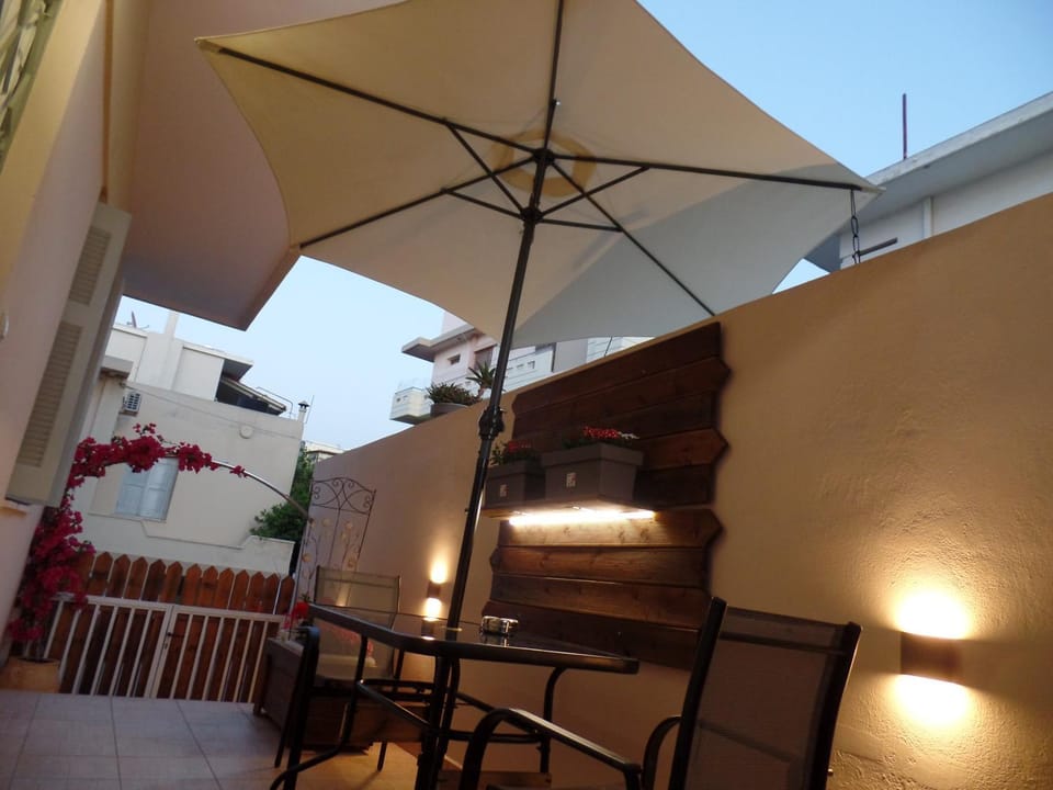 Ellis home with private entrance and nice veranda Apartment in Chania