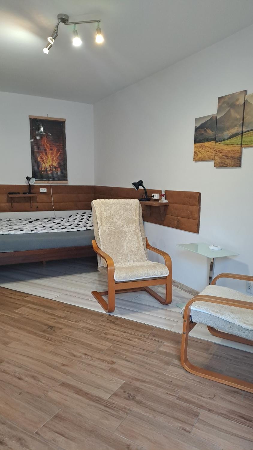 Bed, Seating area