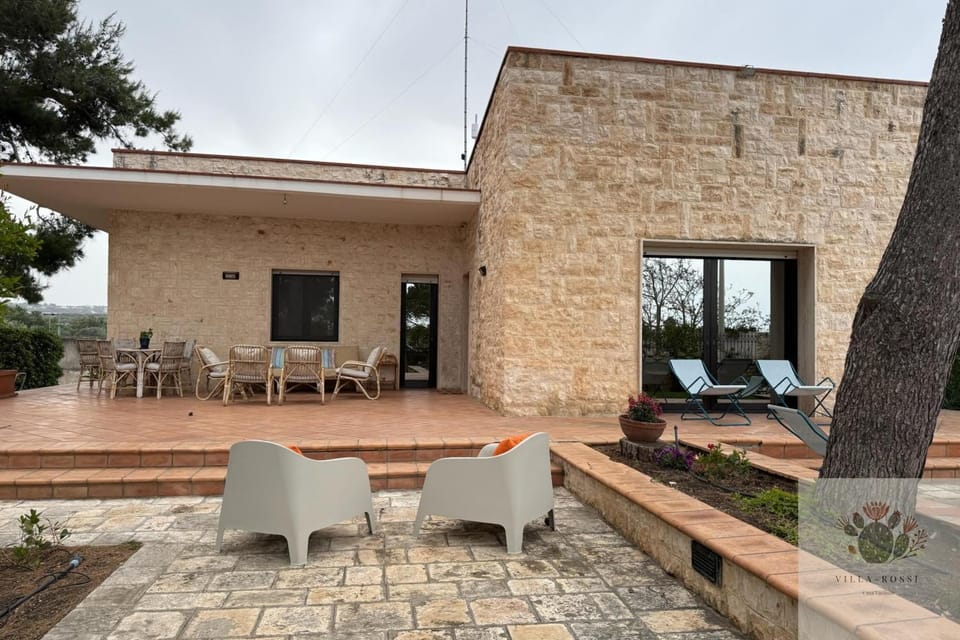 Property building, Patio, Day, Garden, View (from property/room), Dining area