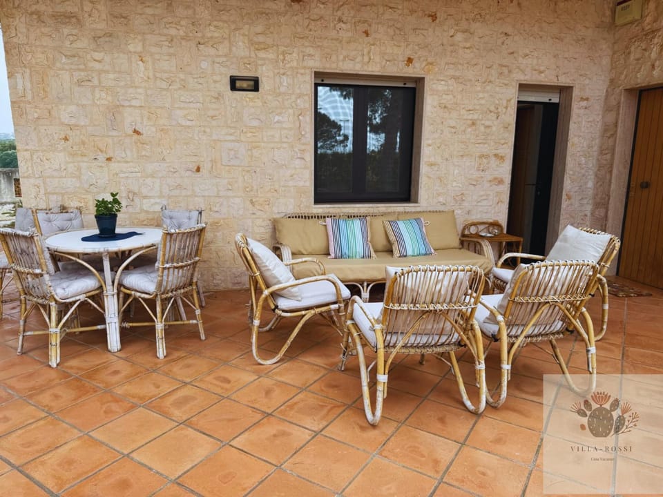 Property building, Patio, Day, Balcony/Terrace, Dining area