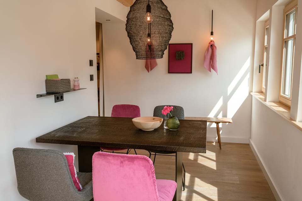 Seating area, Dining area, Food