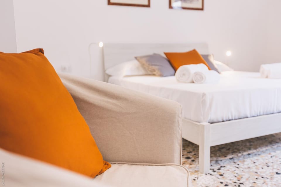 Bed, Decorative detail, Decorative detail, Bedroom