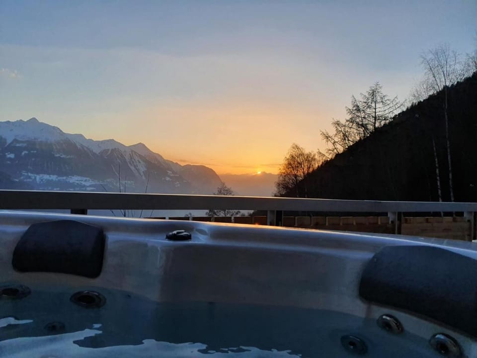 Natural landscape, Hot Tub, Mountain view, Sunset