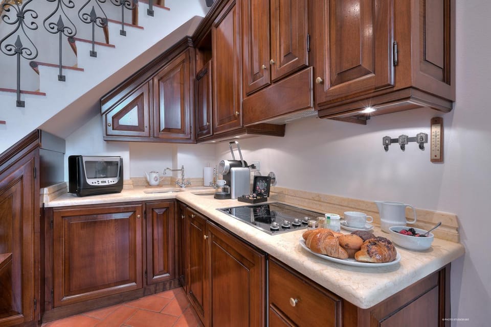 Kitchen or kitchenette, Communal kitchen