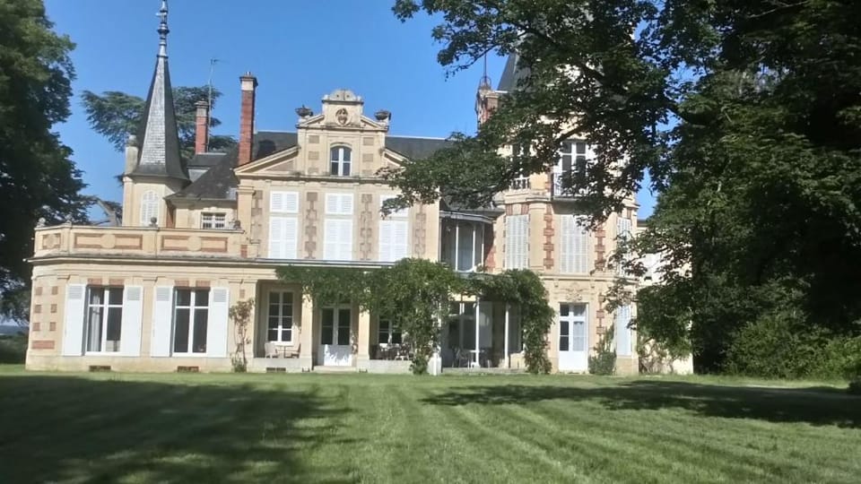 Château de Maucouvent Bed and Breakfast in Bourgogne-Franche-Comté