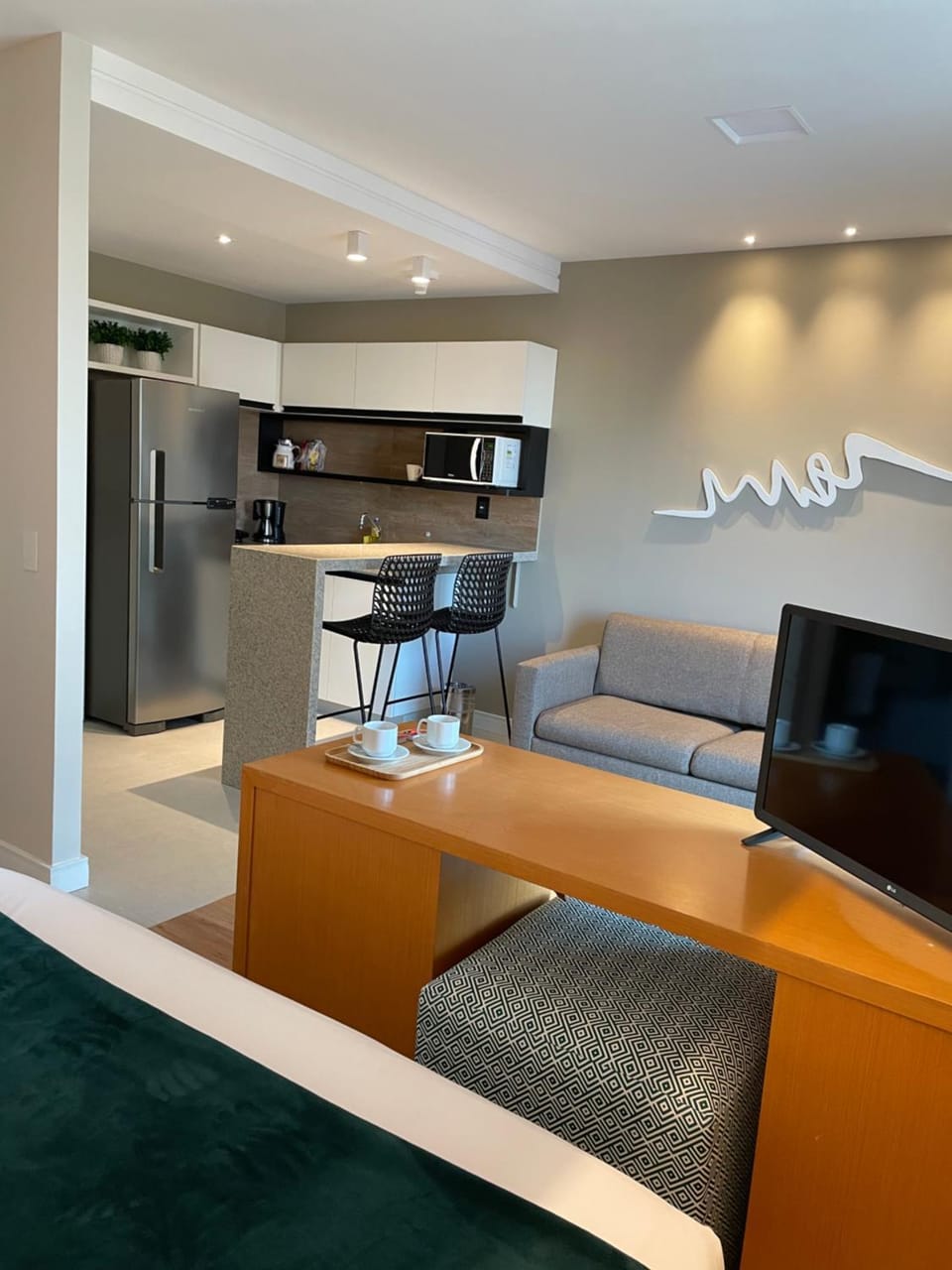 Photo of the whole room, Seating area