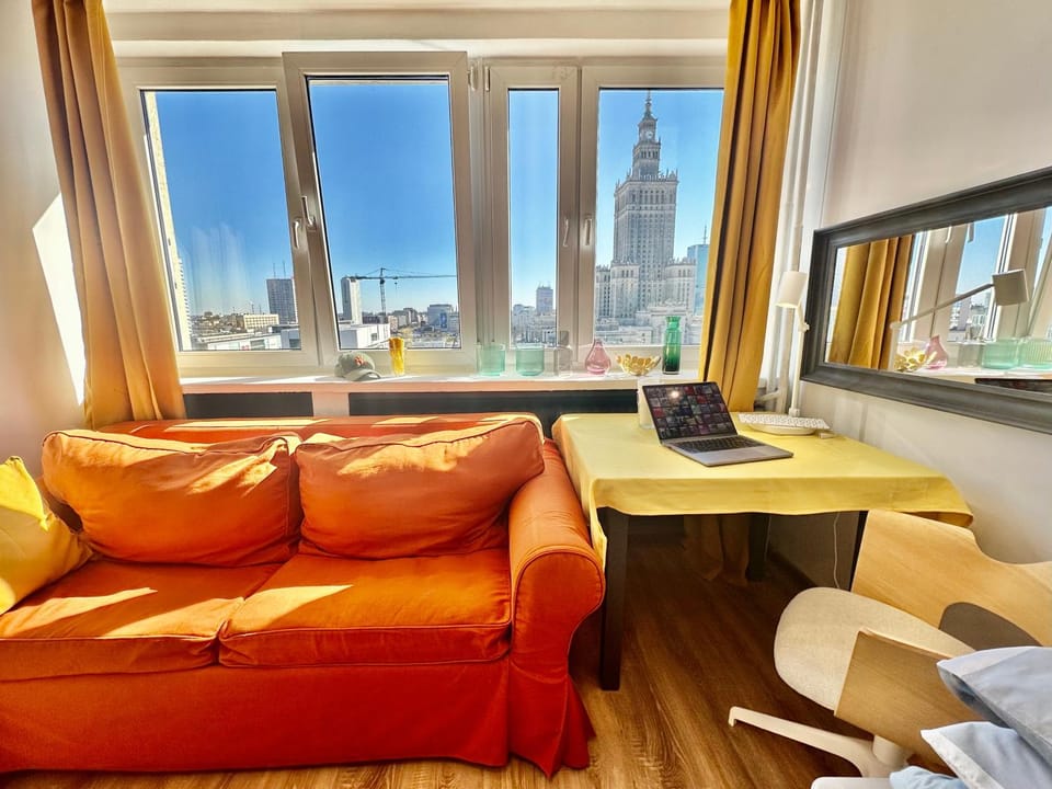 Super Apartament BROWN 2x Metro NOWY WiFi Netflix Spotify Panorama Miasta Apartment in Warsaw