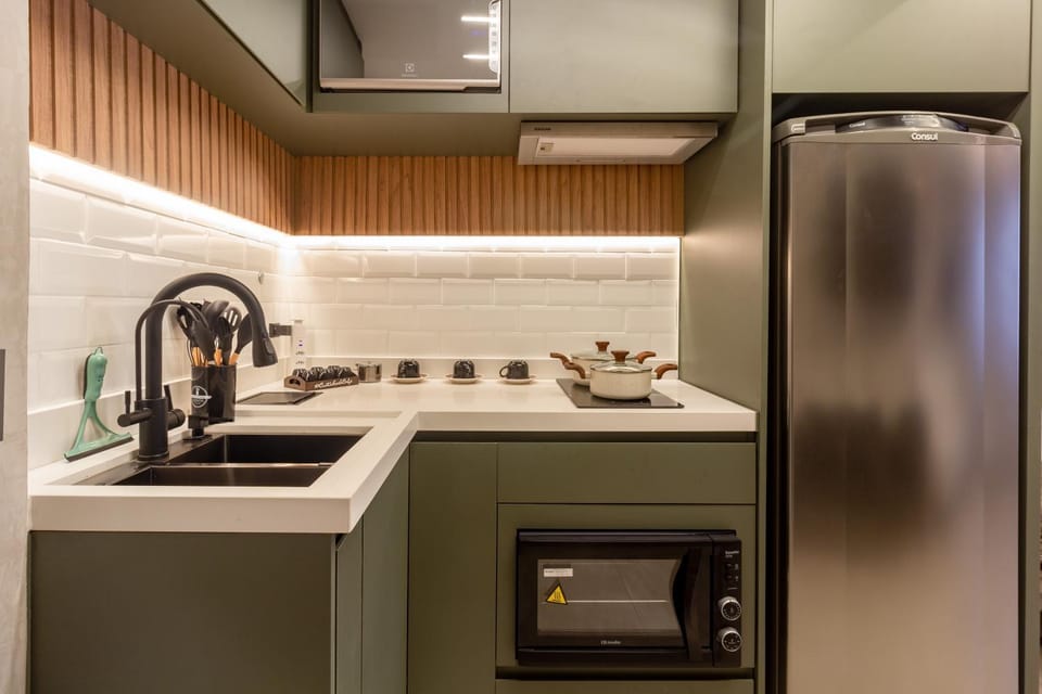 Kitchen or kitchenette, microwave, minibar, oven, stove, toaster