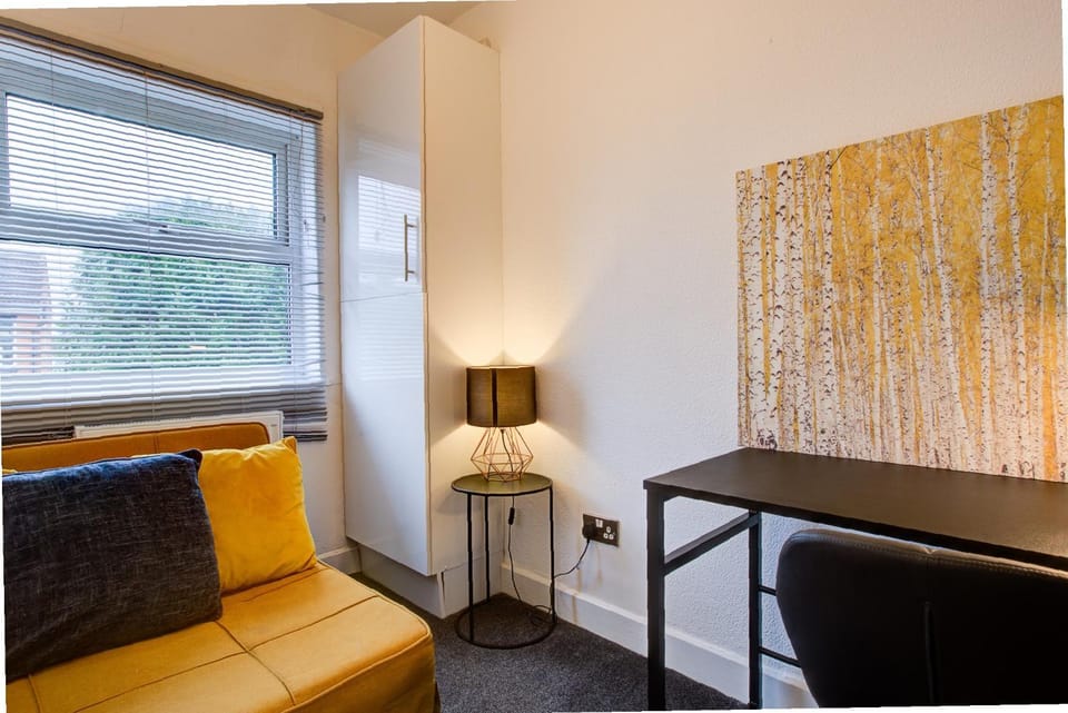 Pet-Friendly Victorian, Free Parking, Workspace House in Colchester