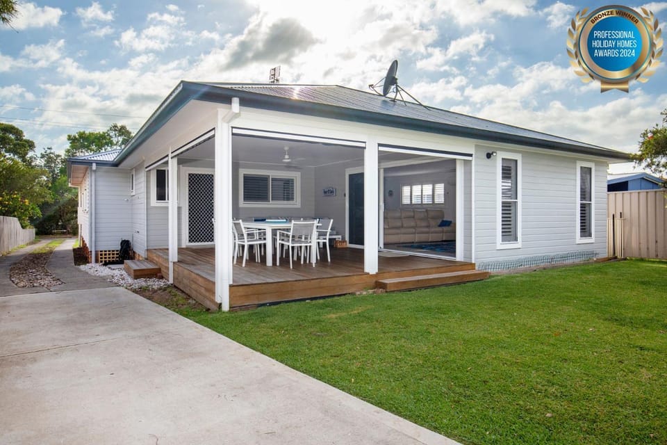 Burra Days I Pet Friendly I 10 mins Walk to the Beach House in Culburra Beach