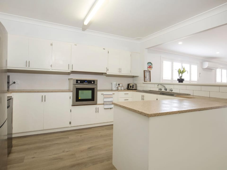 Burra Days I Pet Friendly I 10 mins Walk to the Beach House in Culburra Beach