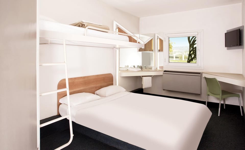 Bed, Bedroom, bunk bed