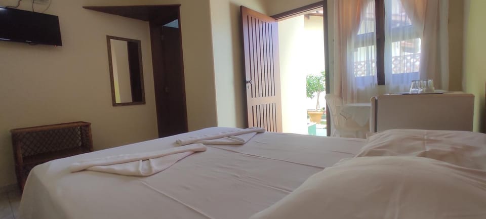 Patio, Bed, TV and multimedia, Other, Photo of the whole room, Bedroom, fireplace, towels, air conditioner