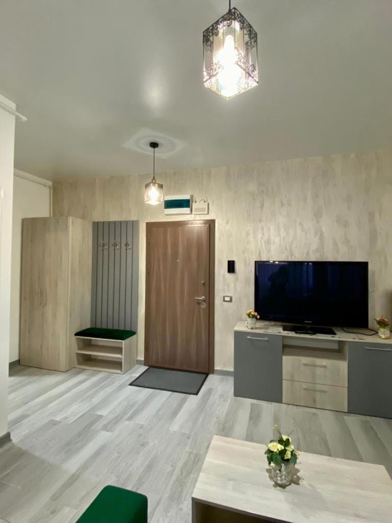 Communal lounge/ TV room, Facade/entrance, TV and multimedia