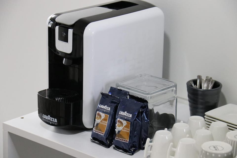 Coffee/tea facilities, Kitchen or kitchenette, Internal: Not applicable to any particular room