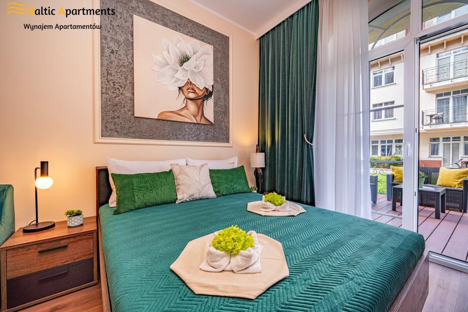 Bed, Balcony/Terrace, towels