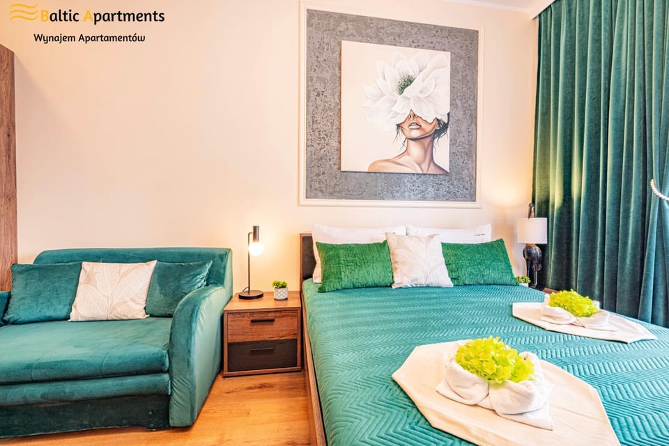 Bed, Living room, Photo of the whole room, furniture, towels
