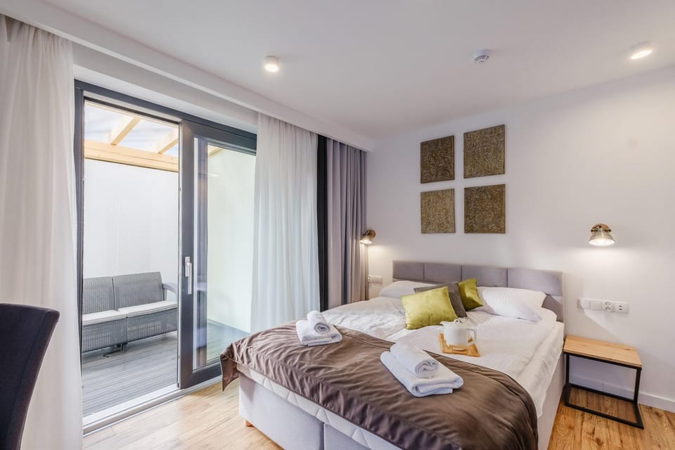 Bed, Balcony/Terrace, Photo of the whole room, Bedroom, towels