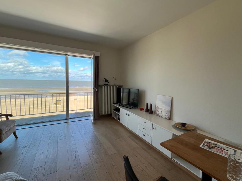 Natural landscape, TV and multimedia, View (from property/room), Balcony/Terrace, Living room, Seating area, Sea view