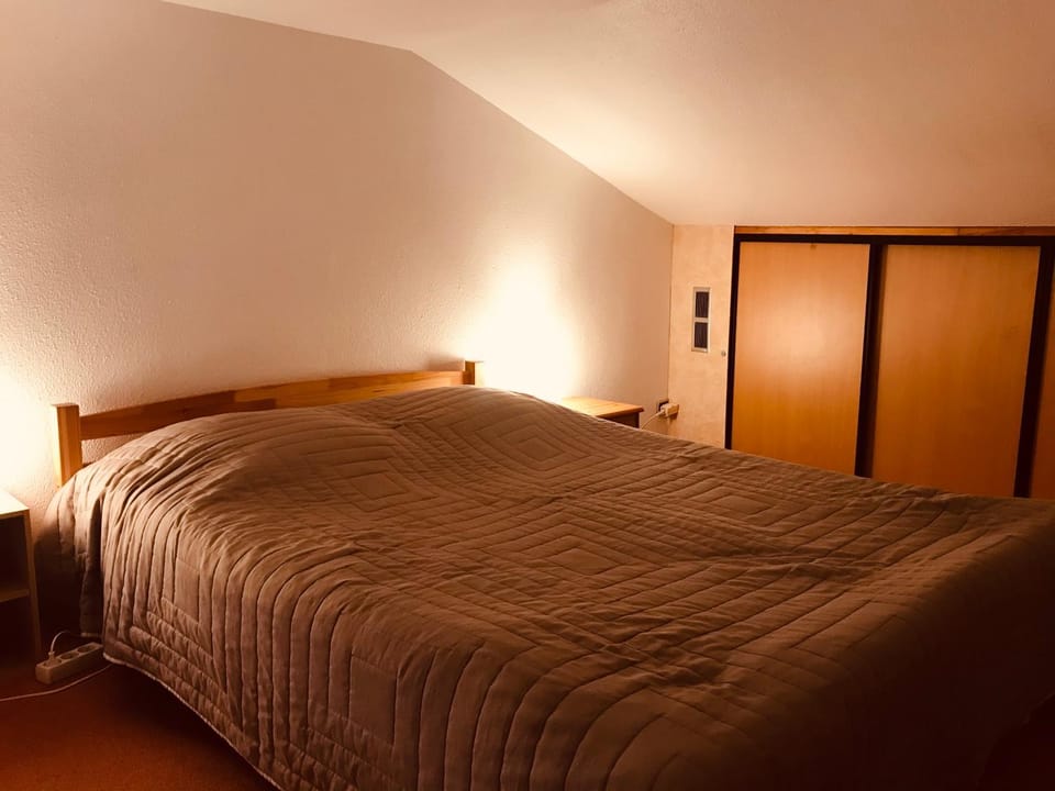 Bed, Bedroom