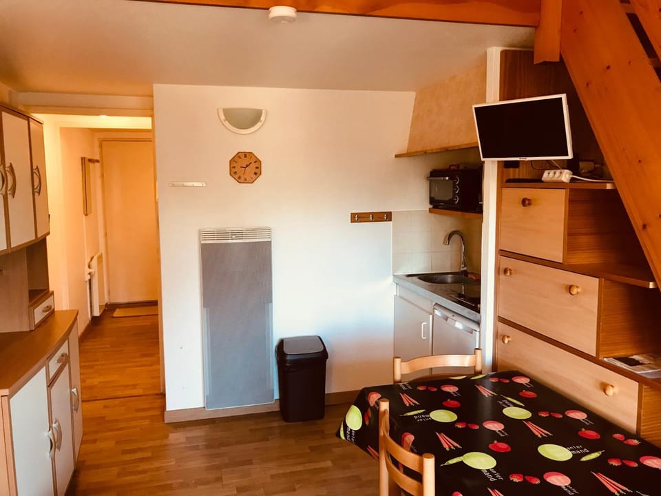 TV and multimedia, Kitchen or kitchenette, Dining area