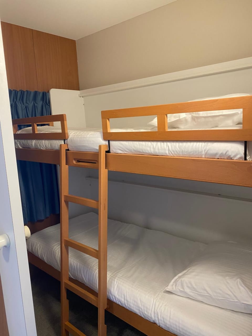 Bedroom, bunk bed