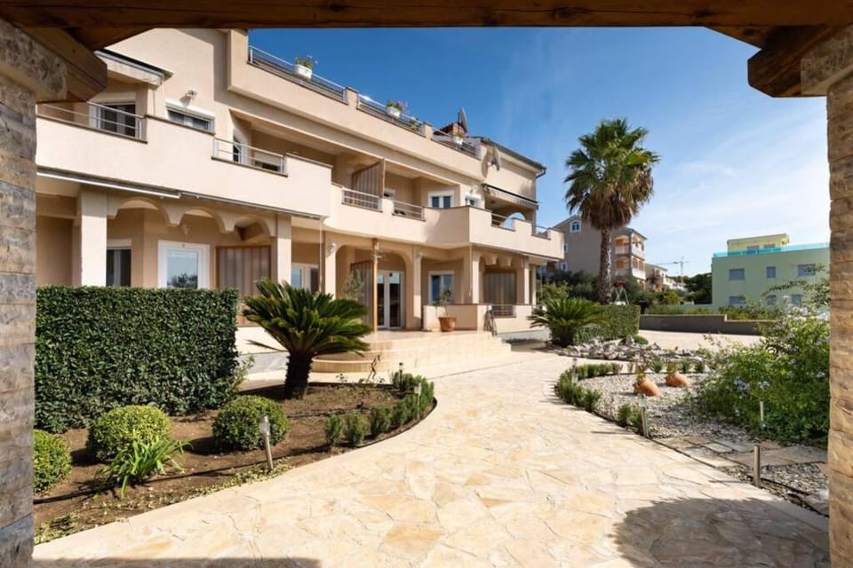 Property building, Patio, Facade/entrance, Garden