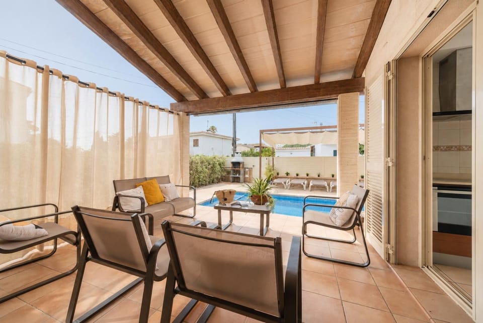Balcony/Terrace, Seating area, Pool view