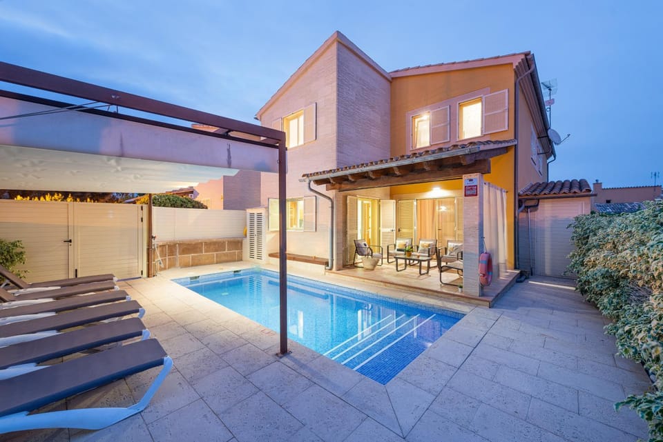 Property building, Pool view, Swimming pool