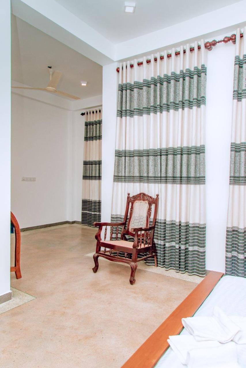 La Serene Resort Bed and Breakfast in Kamburugamuwa