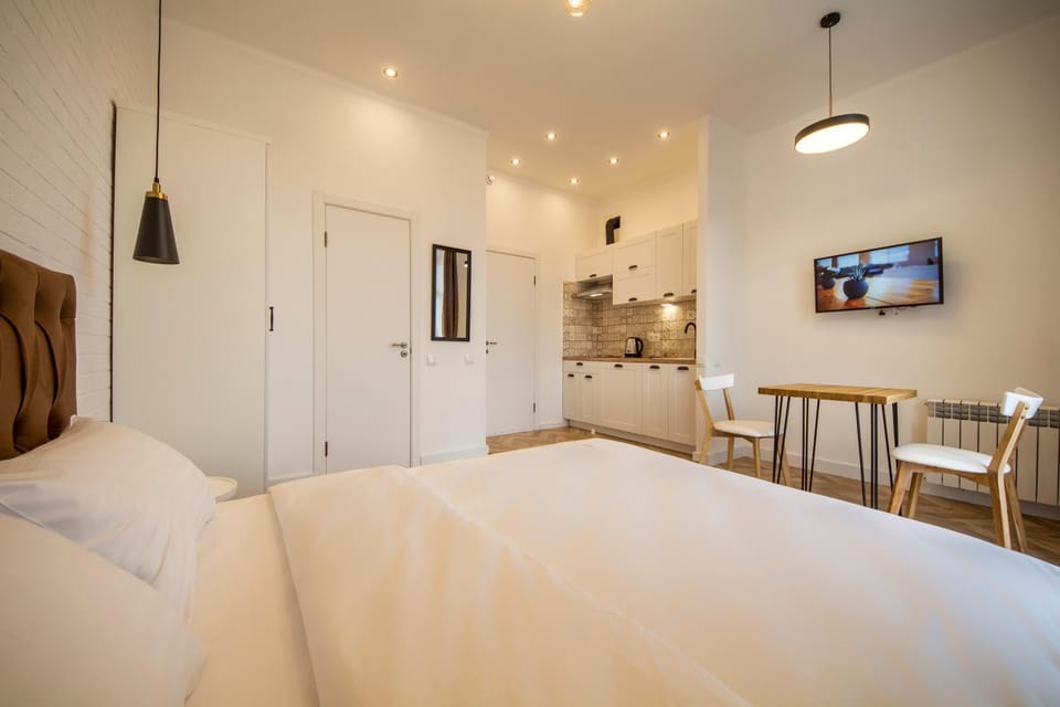 TV and multimedia, Photo of the whole room, Bedroom