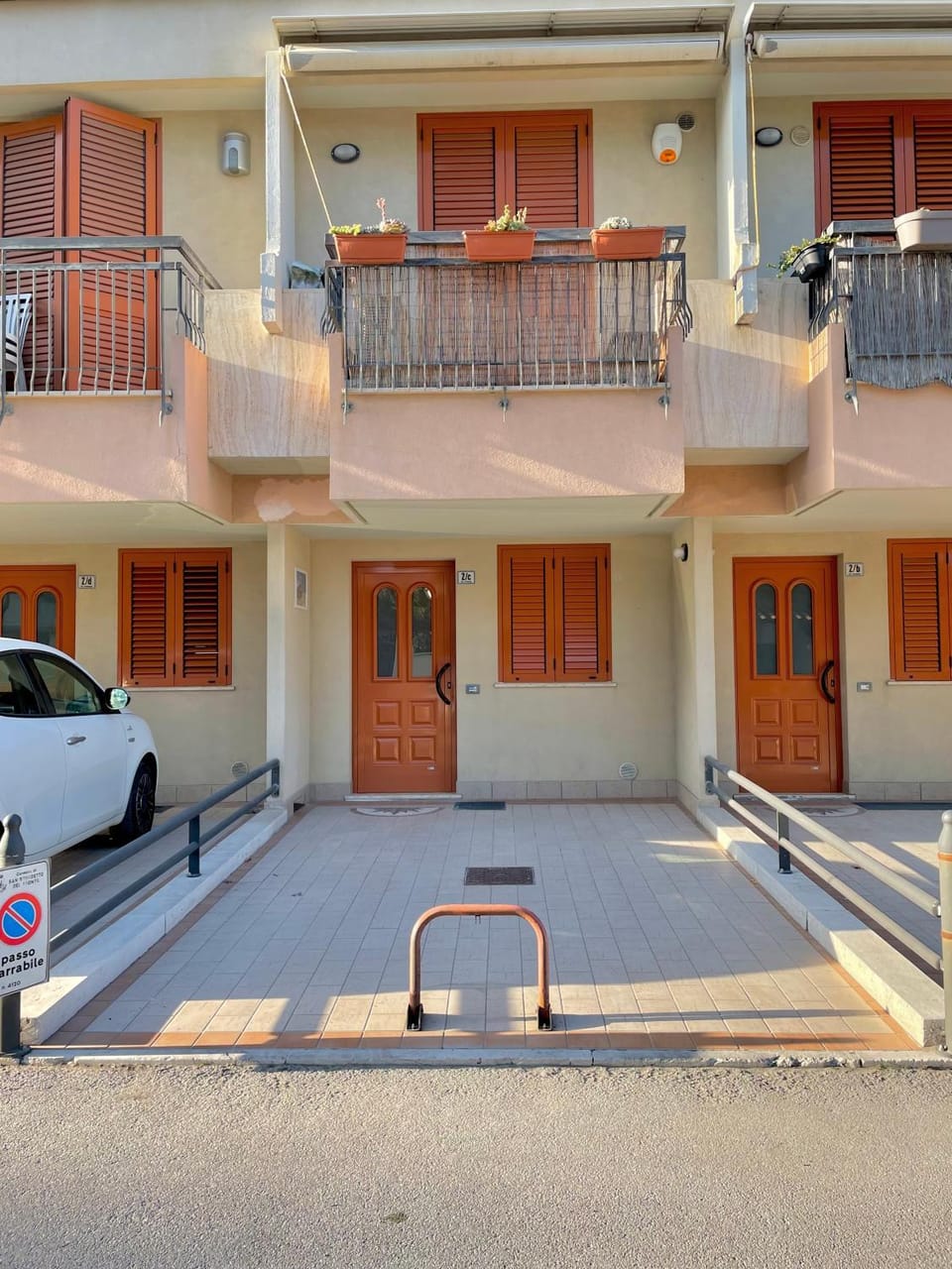 Property building, Facade/entrance, Neighbourhood