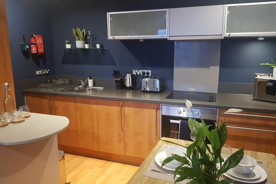 Coffee/tea facilities, Kitchen or kitchenette, stove, toaster