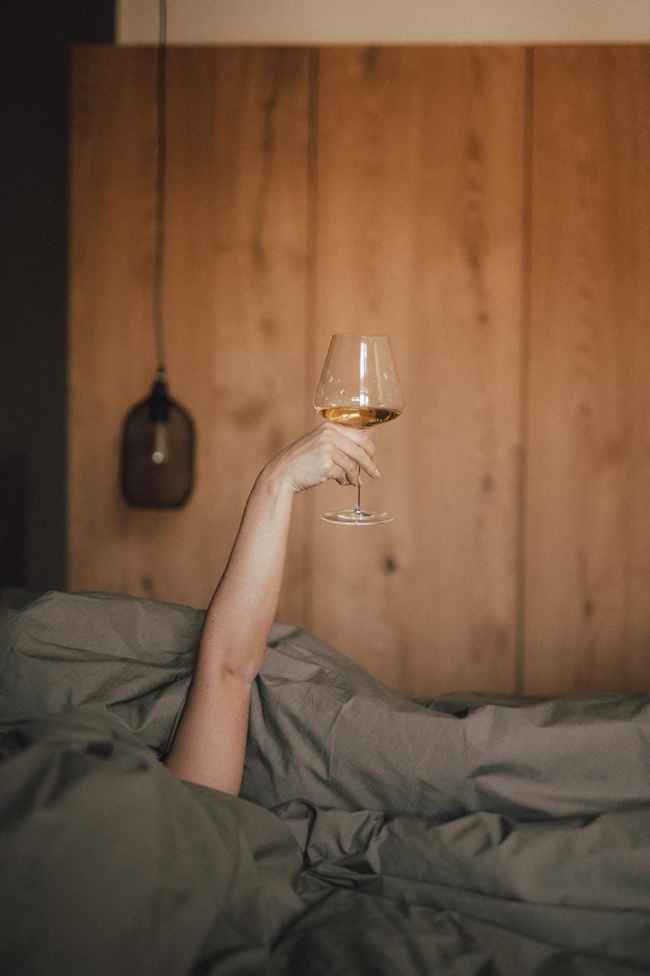 Bed, Bedroom, Drinks